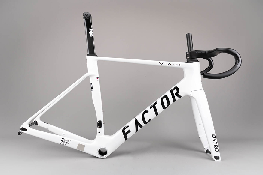 Vehicle traveling data recorder