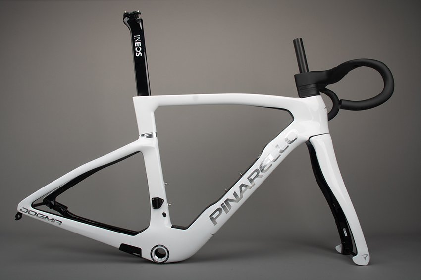 Vehicle traveling data recorder